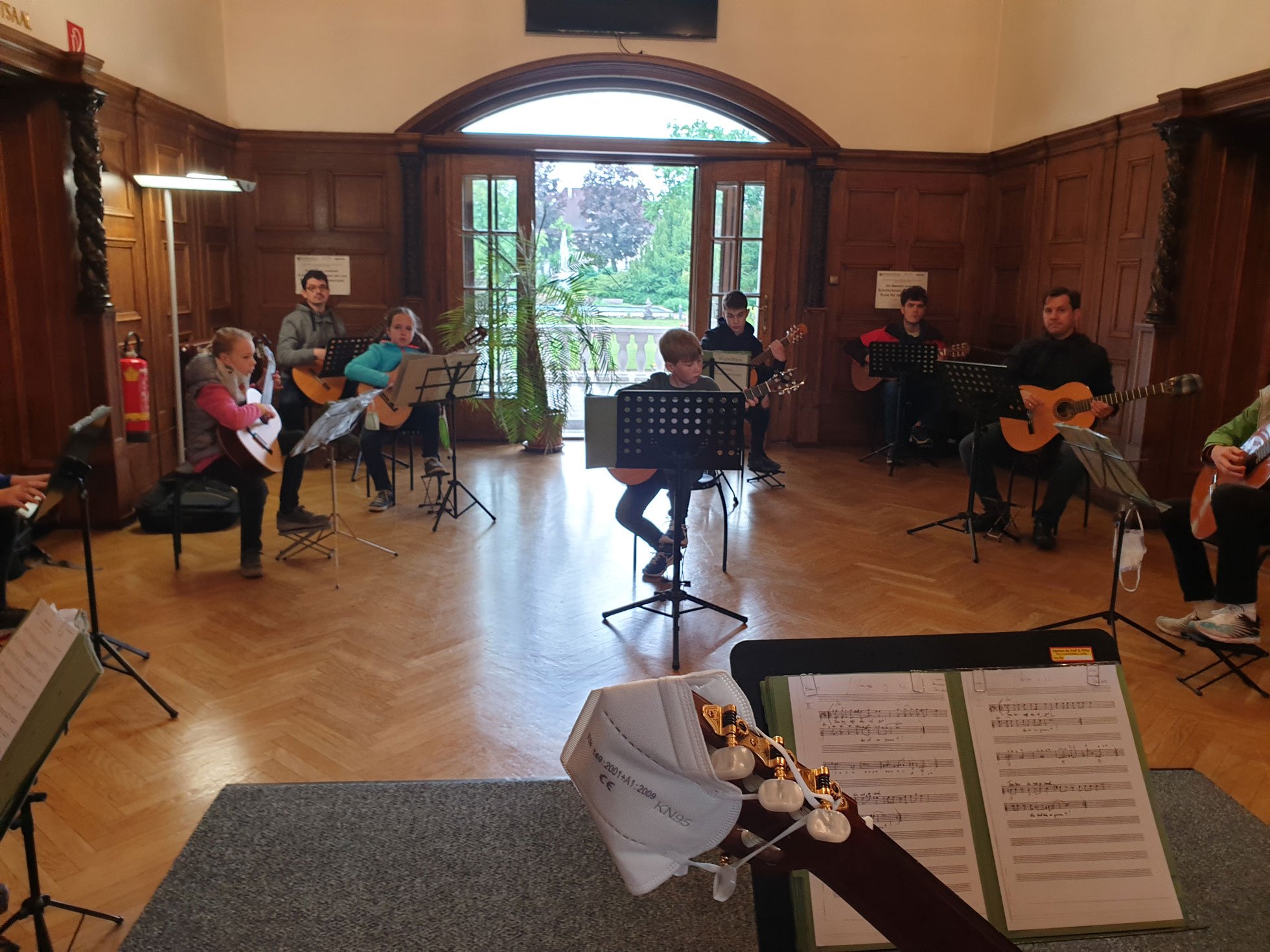 Gitarrenorchester Probe auf Distanz 01