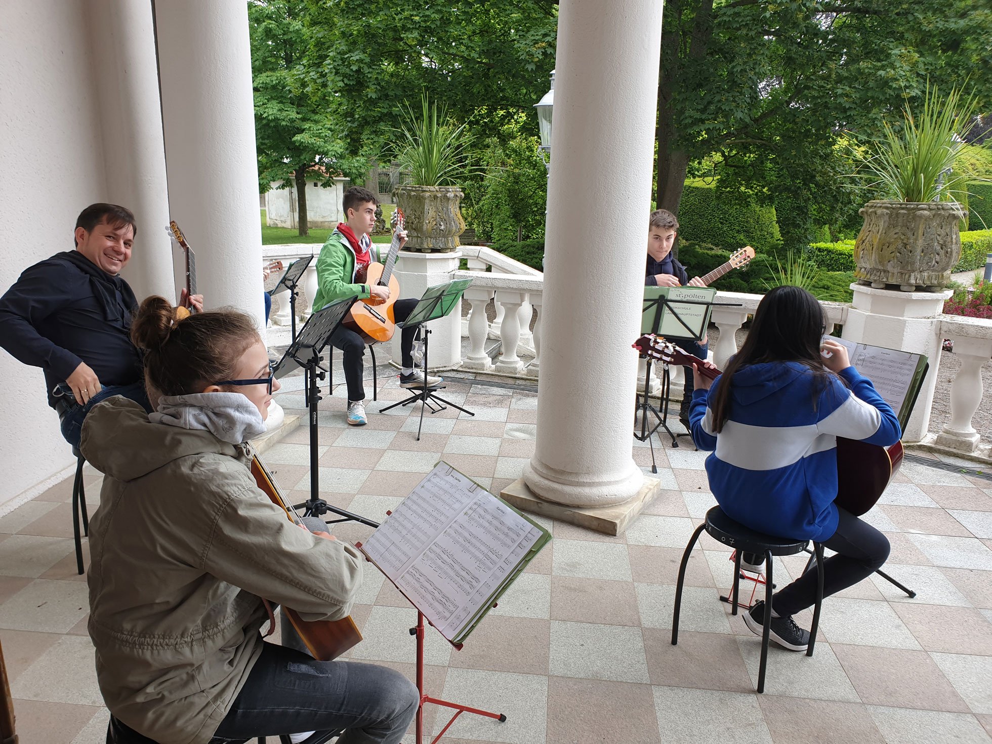 Gitarrenorchester Probe auf Distanz 02